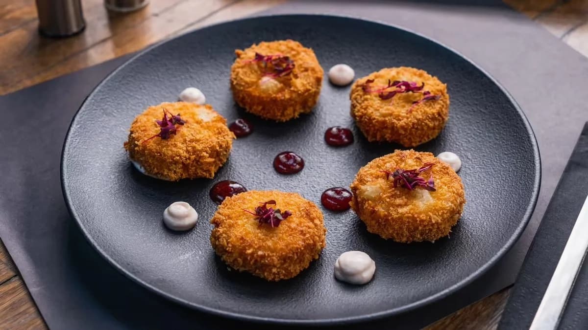 Golden cod croquettes street plate